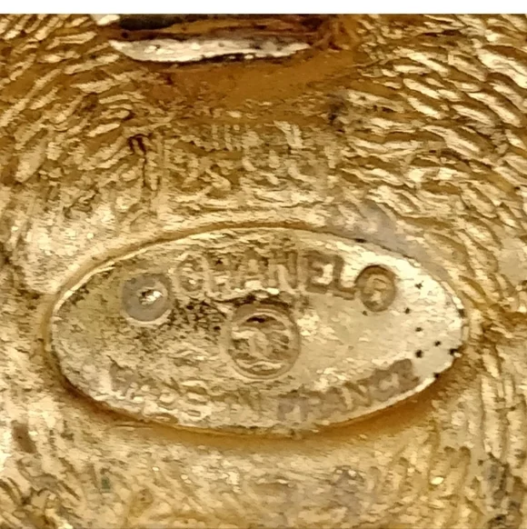 Chanel Gold Button Earrings VINTAGE - Picture 5 of 10